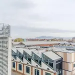 Guesthost - Modern Bright Flat In Apartman