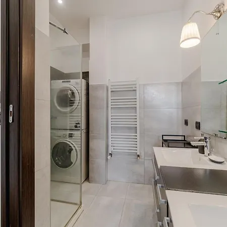 Guesthost - Modern Bright Flat In 아파트 토리노