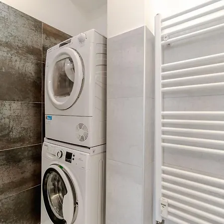 Guesthost - Modern Bright Flat In *