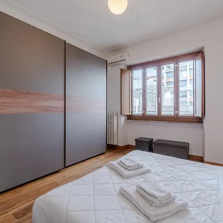 Guesthost - Modern Bright Flat In 아파트