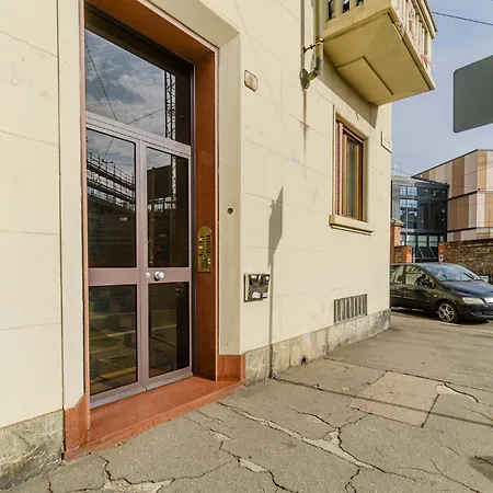 Guesthost - Modern Bright Flat In