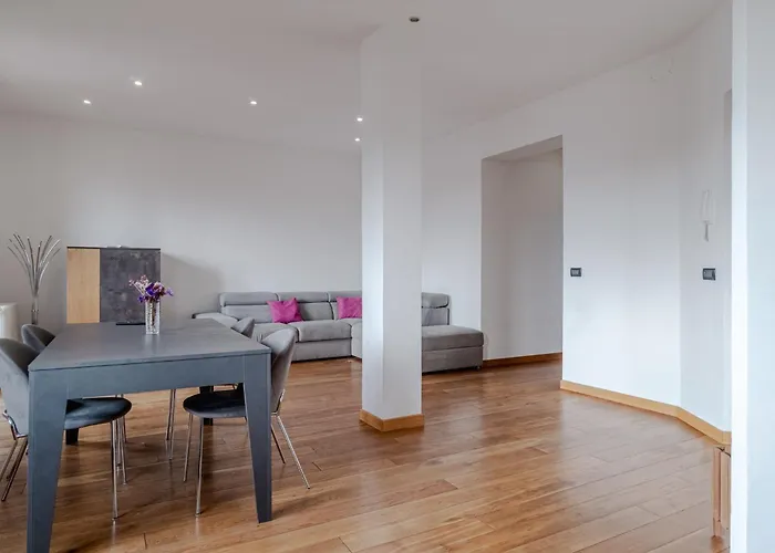 Guesthost - Modern Bright Flat In Torino