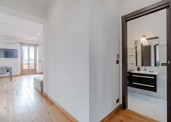 Guesthost - Modern Bright Flat In * Torino