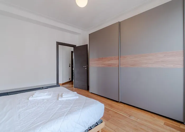 Guesthost - Modern Bright Flat In *