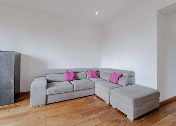 Guesthost - Modern Bright Flat In Turin