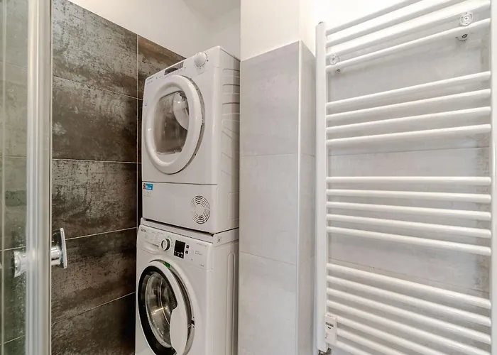 Guesthost - Modern Bright Flat In *