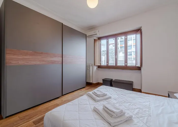 Guesthost - Modern Bright Flat In Apartment