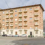 Guesthost - Modern Bright Flat In