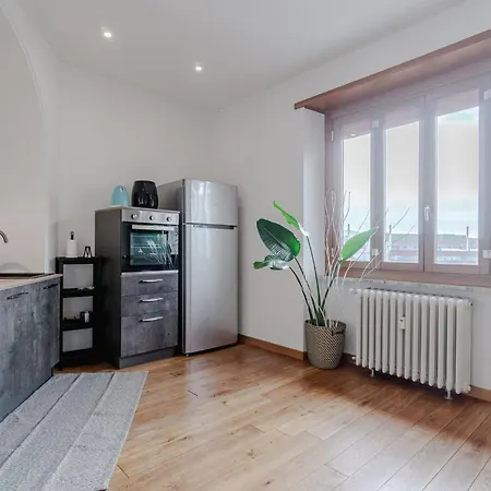 Guesthost - Modern Bright Flat In 아파트